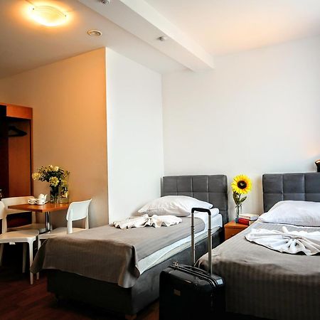 Hostel Evotel Zielonka  Bagian luar foto