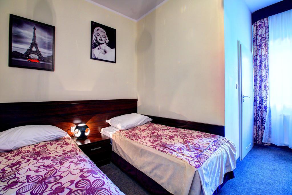 Hostel Evotel Zielonka  Bagian luar foto