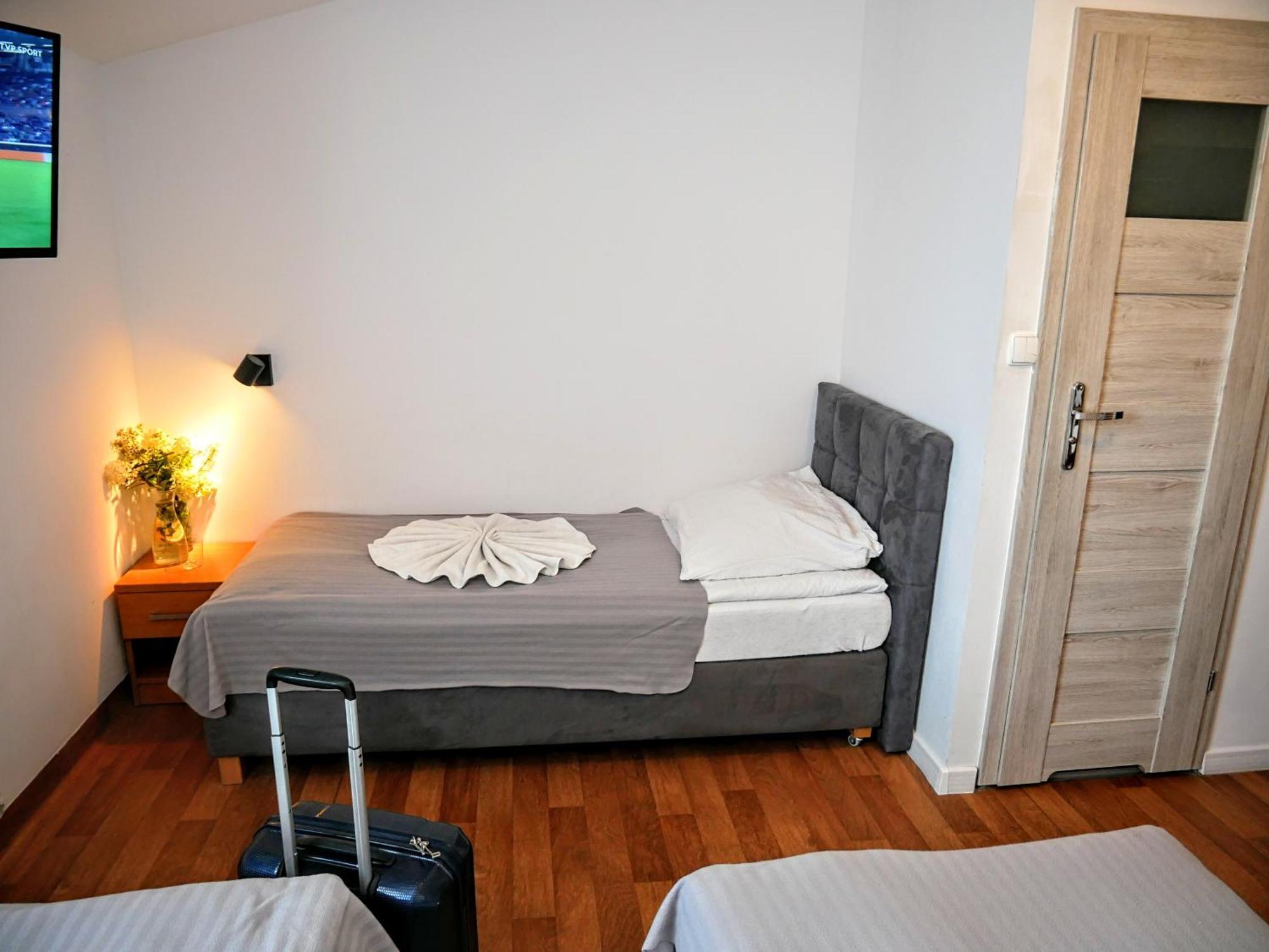 Hostel Evotel Zielonka  Bagian luar foto