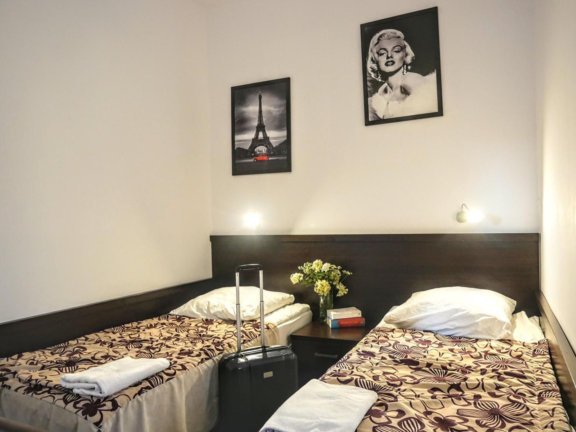 Hostel Evotel Zielonka  Bagian luar foto